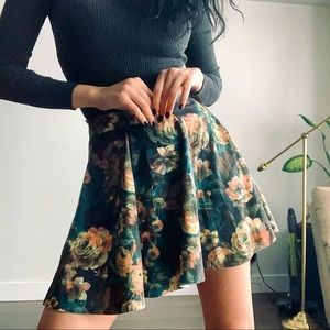 3/30$🌟Zara Rustic Baroque Skirt